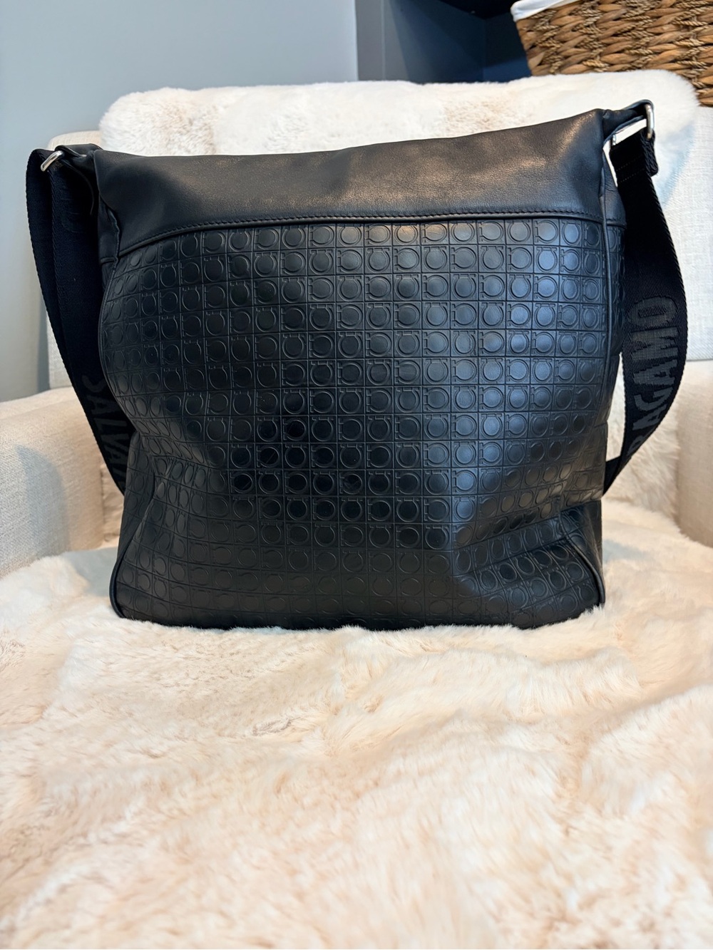 Salvatore Ferragamo Large Gancini Black Leather Messenger Crossbody Bag - Picture 6 of 14